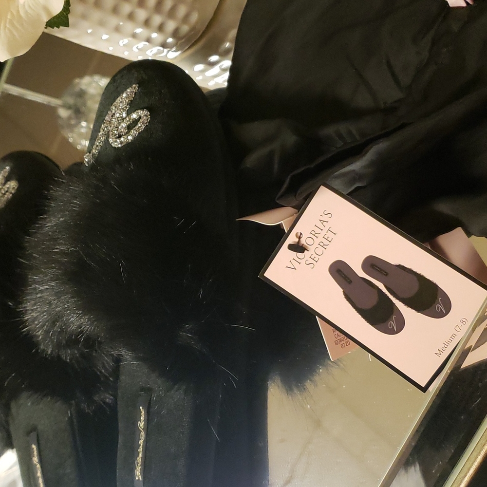Victoria's Secret Slippers - Picture 5 of 5